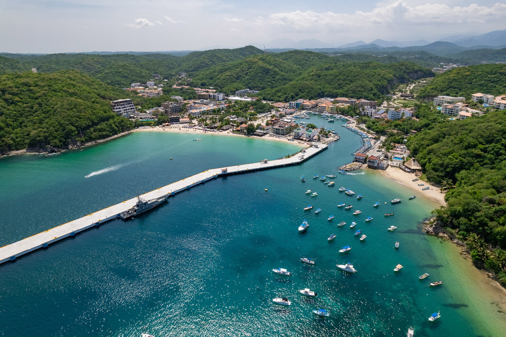 Calm, swimmable bay at Santa Cruz, Huatulco